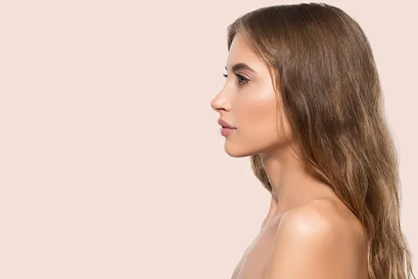 Muchas personas desean mejorar la forma de su nariz, pero no siempre saben cuándo es el momento adecuado, y preguntarse a qué edad se puede hacer una rinoplastia es clave...